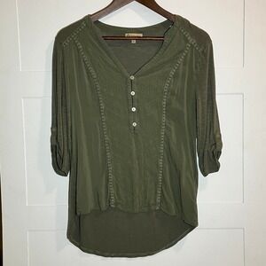 Democracy Womens M Green Embroidered V Neck Roll Tab Sleeve High Low Tunic Top